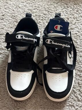 🔥NWT Champion Kids' Black & White Low-Top Sneakers